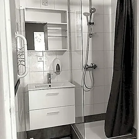 Les Acacias Courte Et Longue Duree Hotel 3*